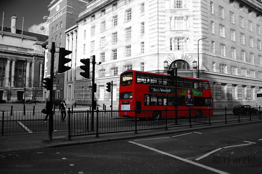 bus-in-london-bw